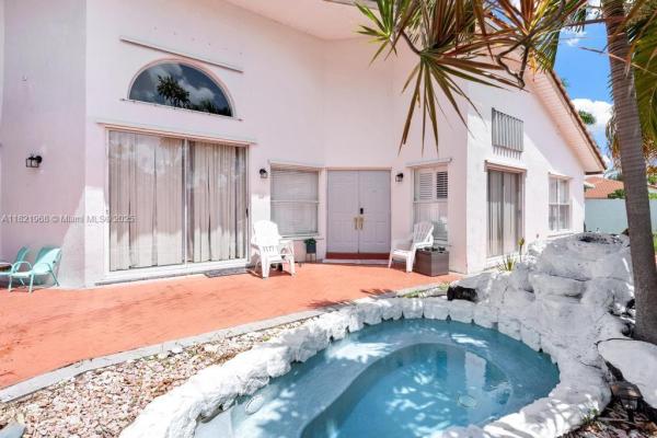 HOLIDAY SPRINGS EAST