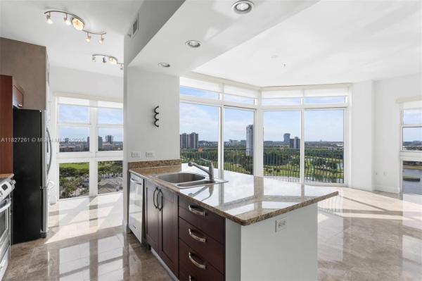 19900 E COUNTRY CLUB DR #TS10, AVENTURA, FL 33180