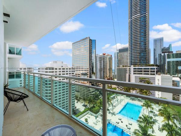 950 BRICKELL BAY DR #1807, MIAMI, FL 33131