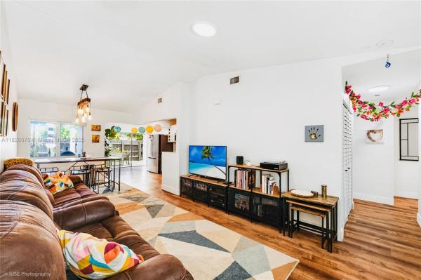 BIRD LAKES TOWNHOUSE