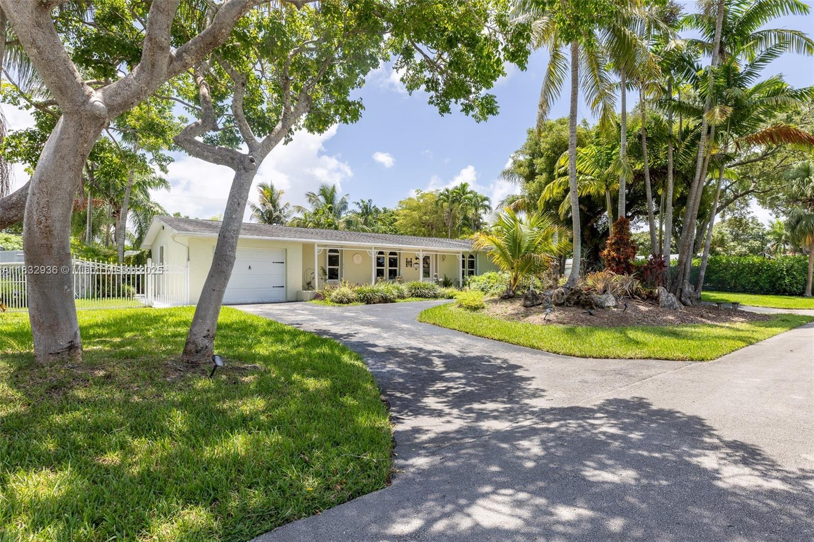 TROPICO ESTATES - фото