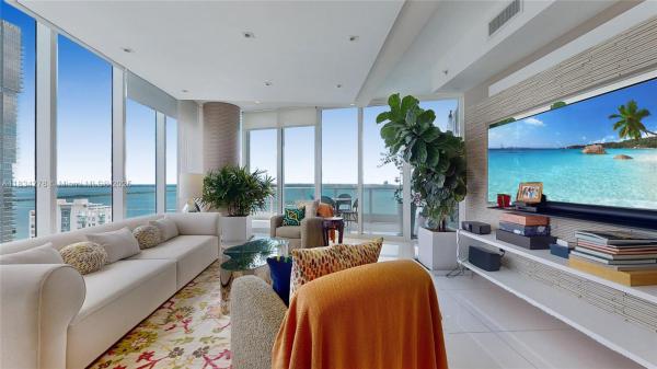 PARAMOUNT BAY CONDO