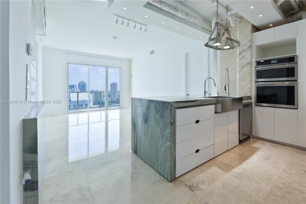 THE MARK ON BRICKELL COND