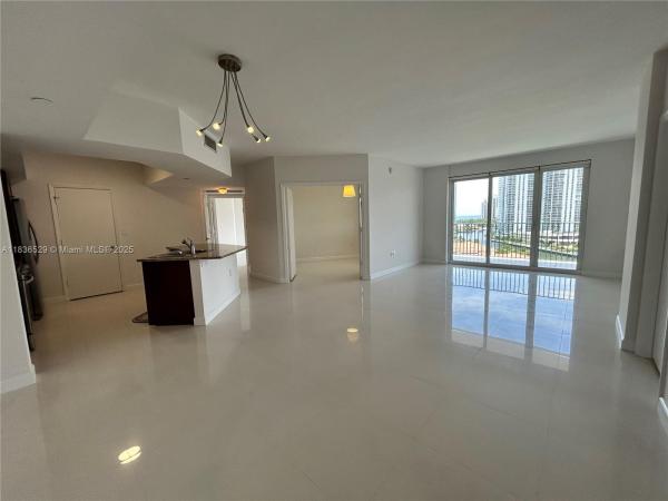 19900 E COUNTRY CLUB DR #1005, AVENTURA, FL 33180