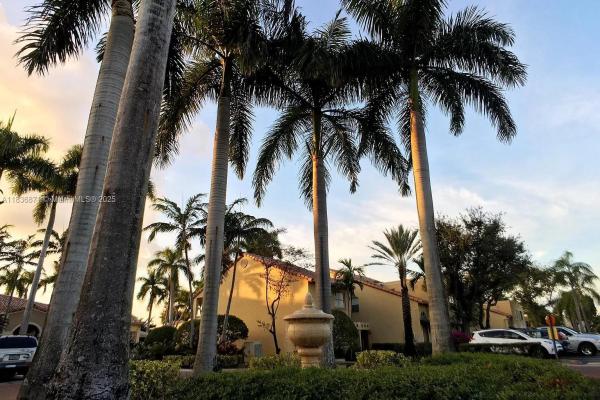 THE GREENS AT DORAL CONDO