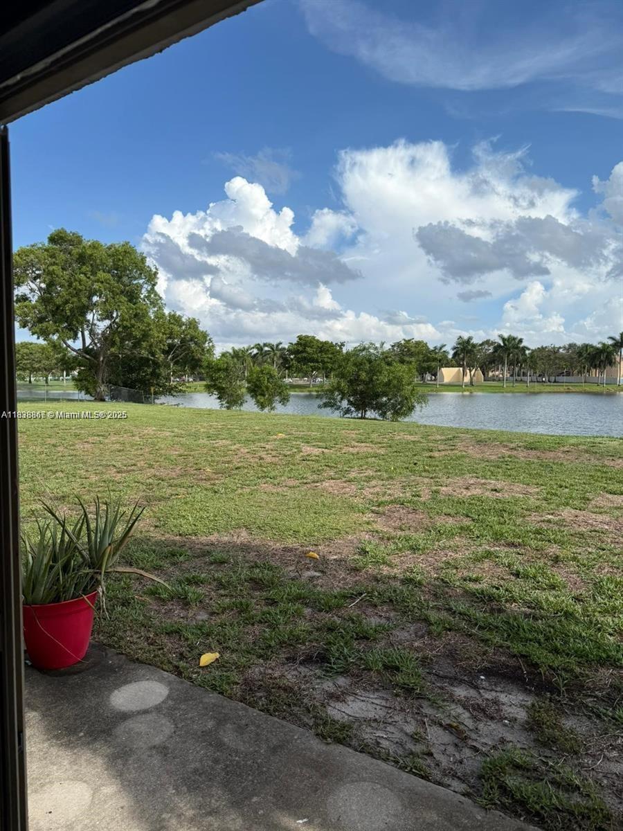 LAKESHORE AT UNIVERSITY - фото