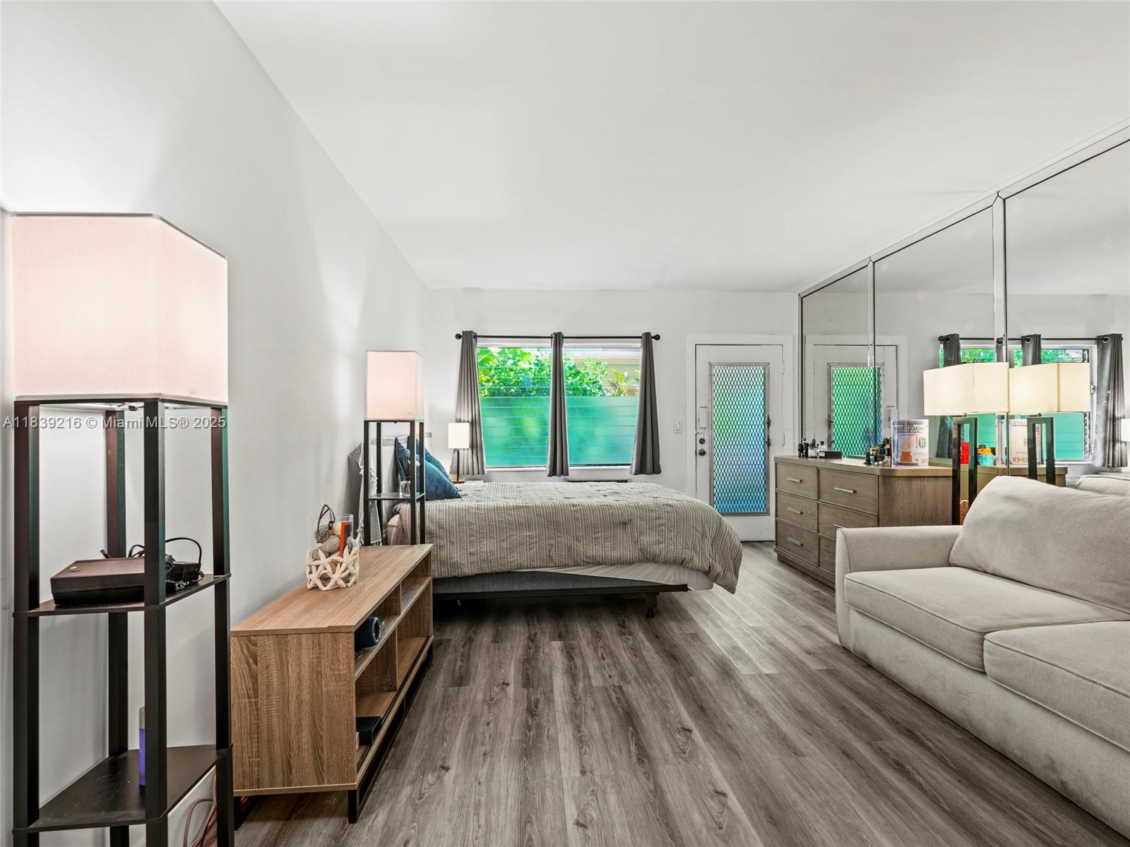 Penn Eleven Condominiums - фото