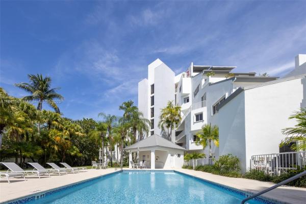 THE PYRAMIDS @ KEY BISCAY