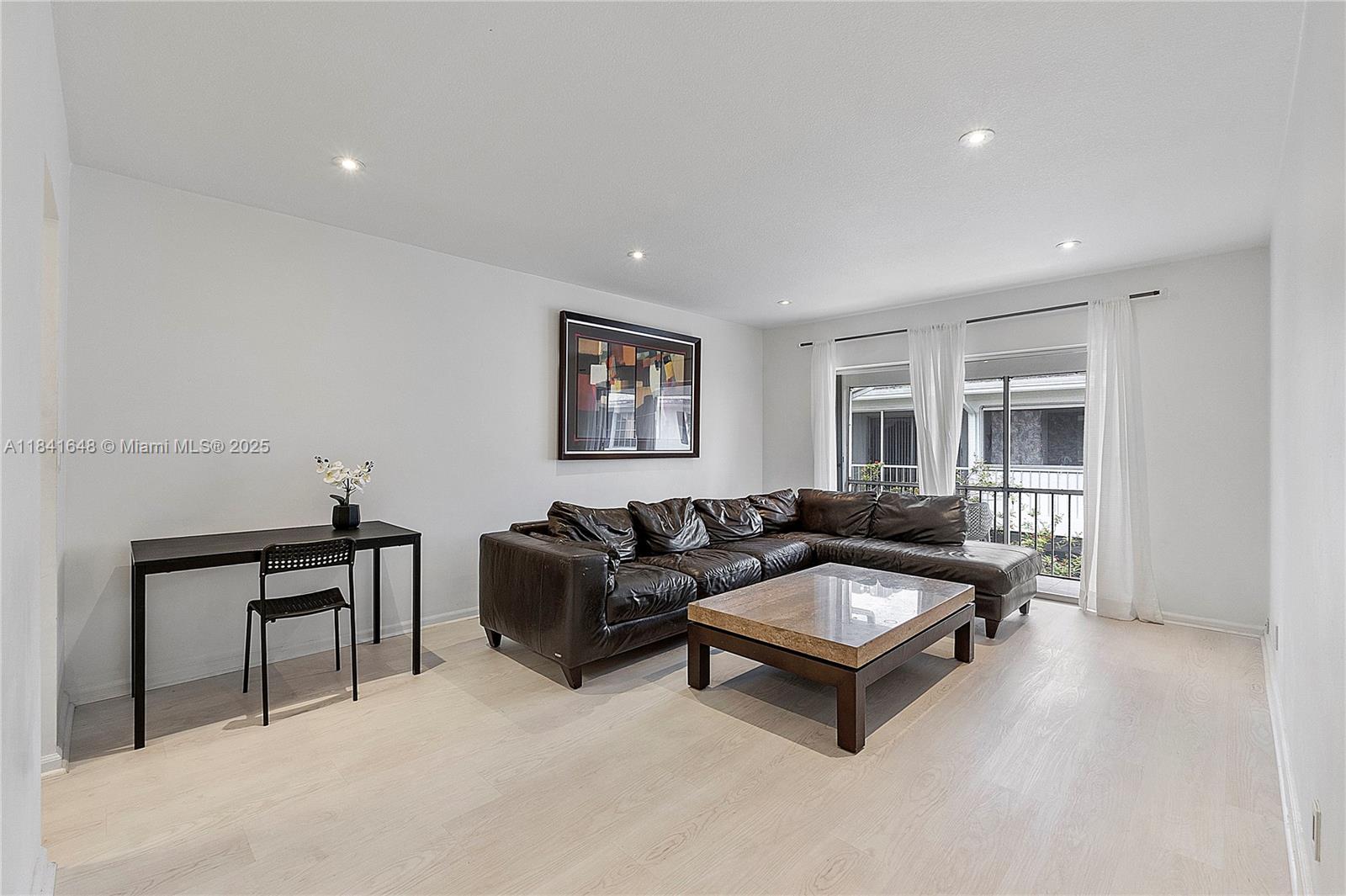 Imperial Point Colonnades - фото