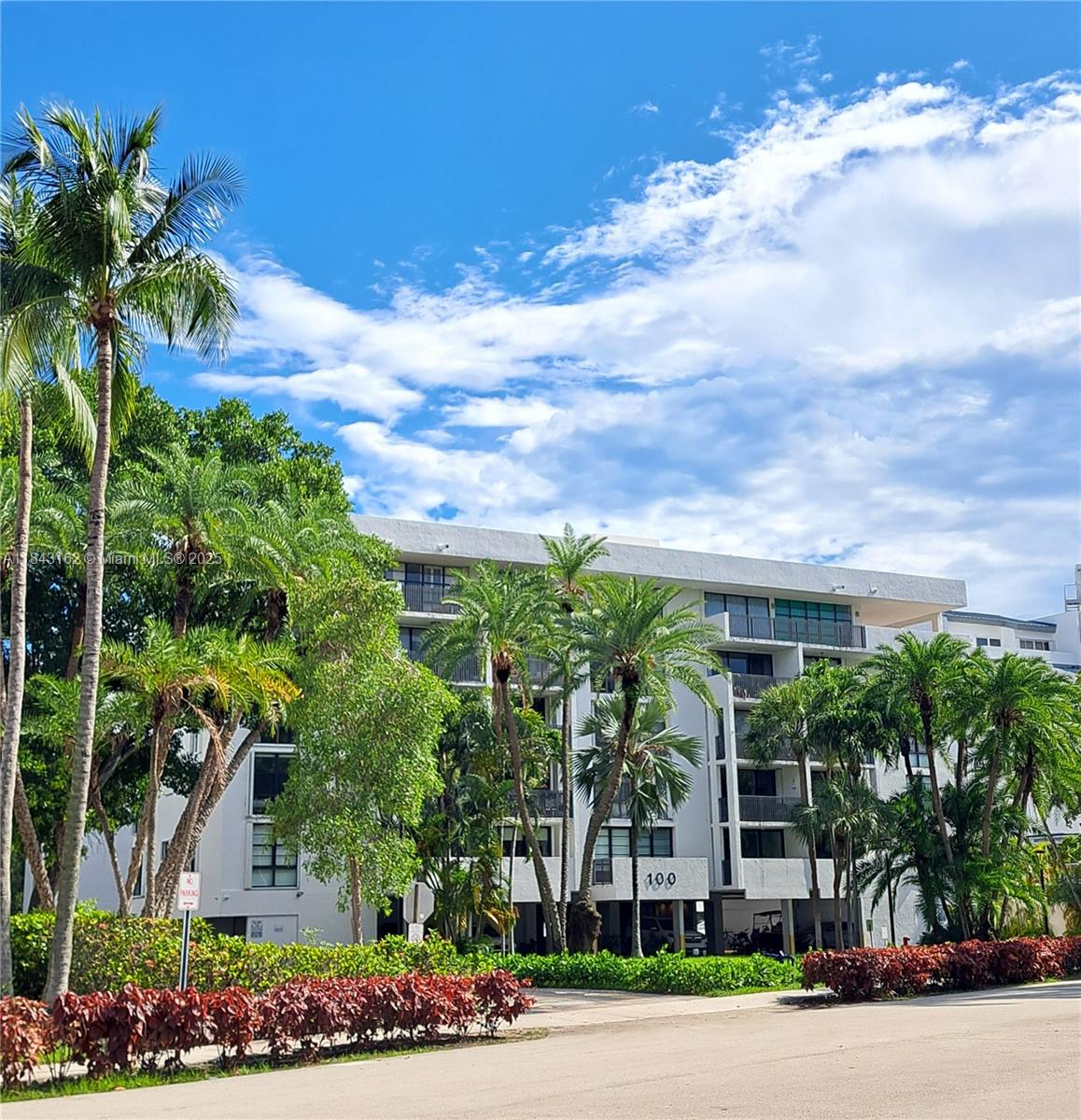 KEY BISCAYNE ONE HUNDRED - фото