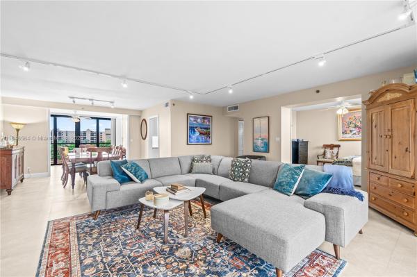 PROMENADE AT BOCA POINTE