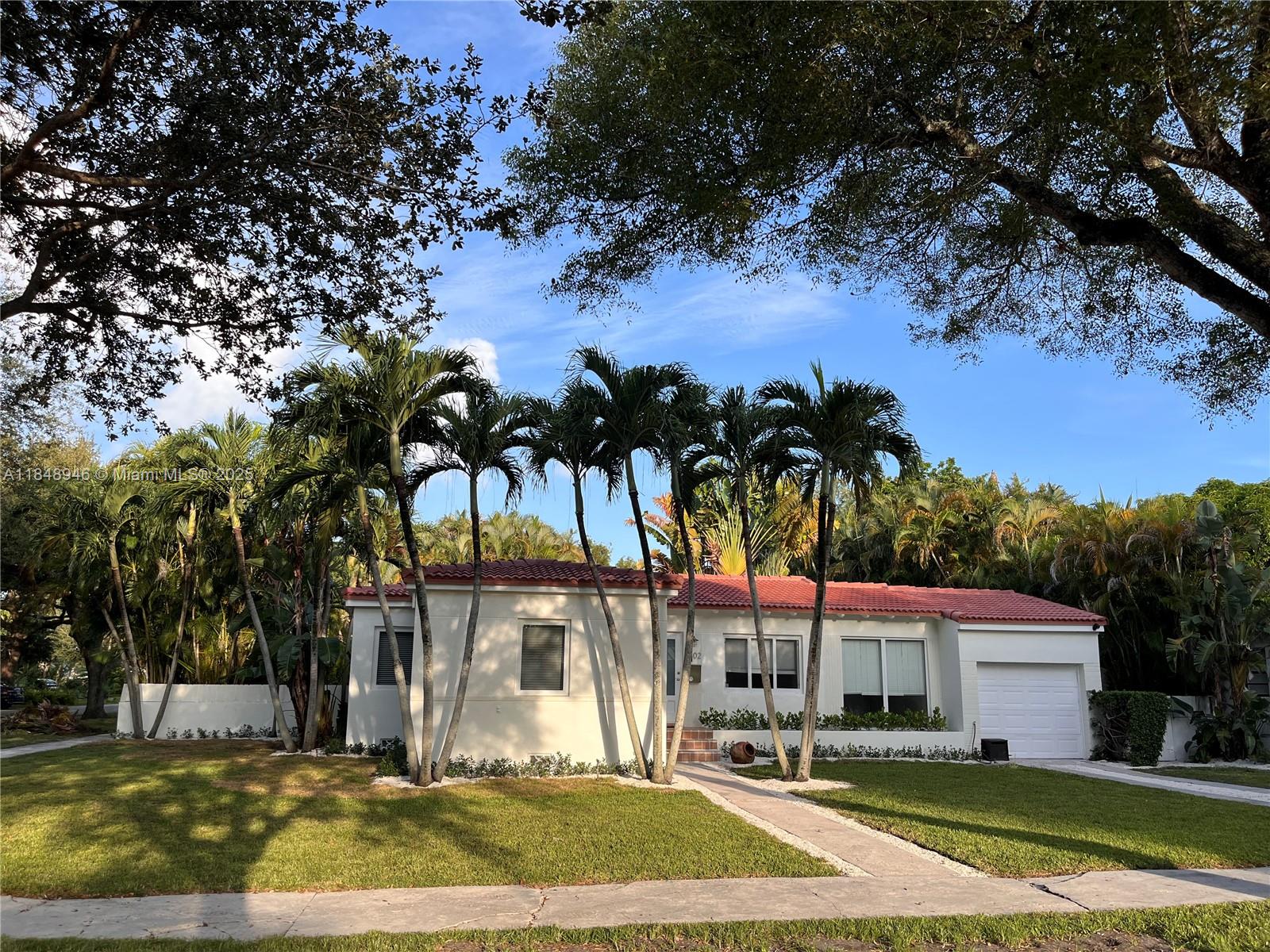 ODELL MANORS - фото