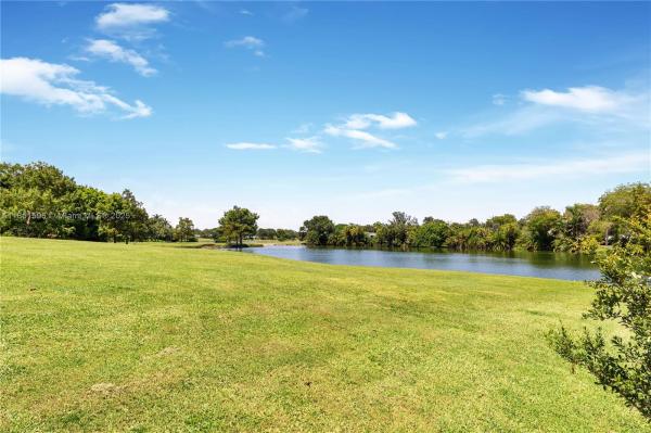TOWNHOUSES OF EMERALD HIL