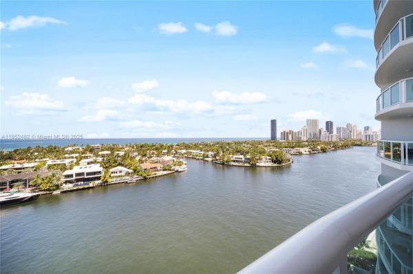 HAMPTONS SOUTH CONDO