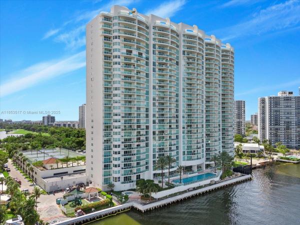 HAMPTONS SOUTH CONDO