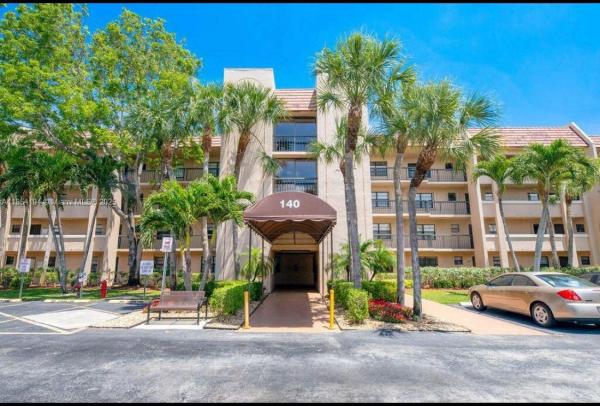 GOLDEN LAKES VILLAGE