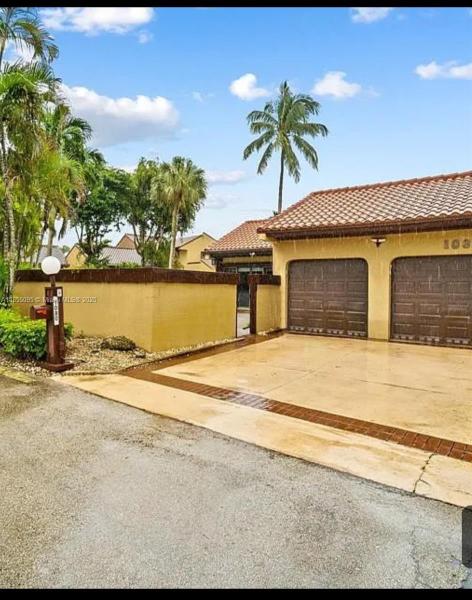 SKY LAKE VILLAS FIRST ADD