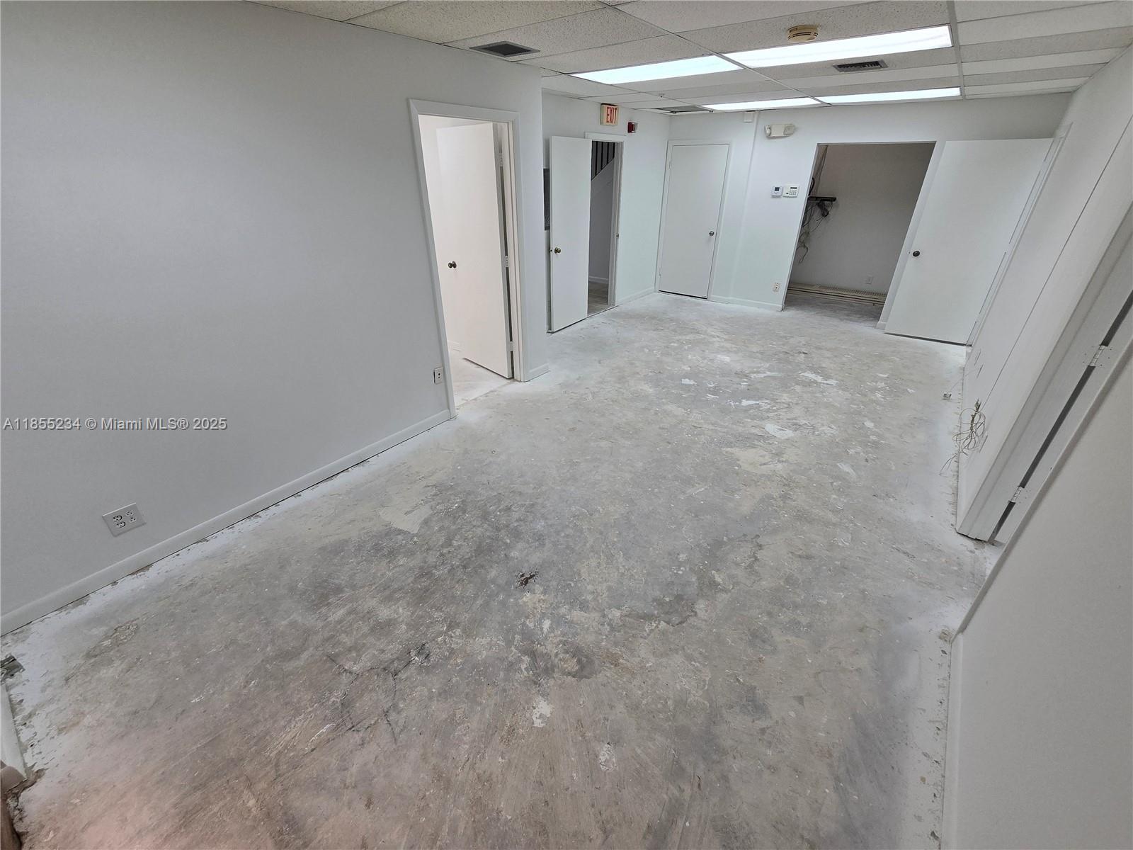 Commercial - фото