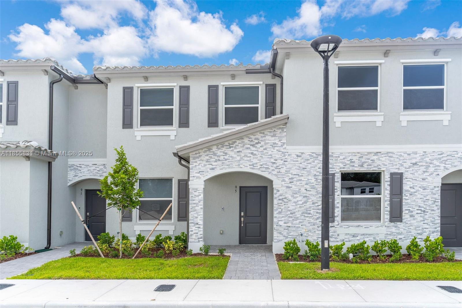 Townhouse - фото