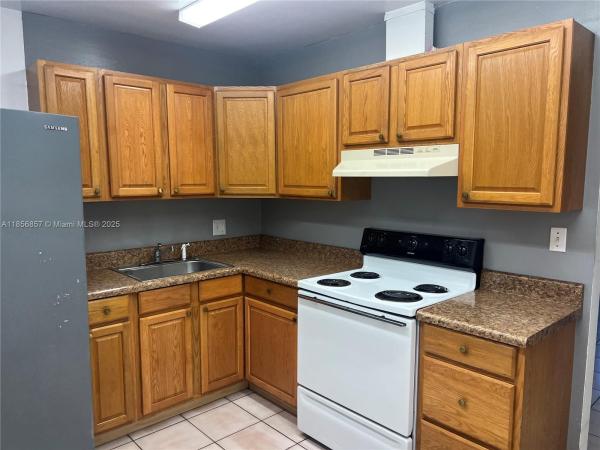 HAMPSHIRE VILLAS CONDO