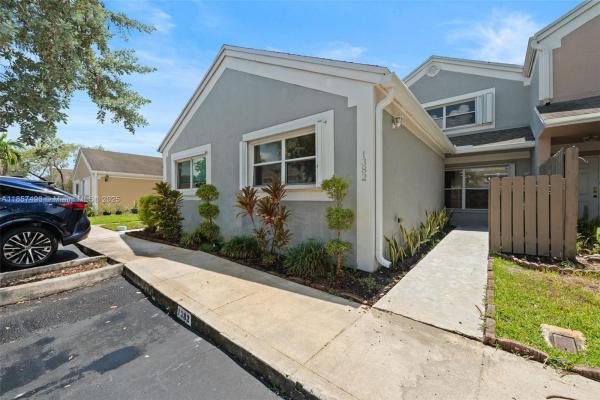 PEMBROKE LAKES SECTION SE