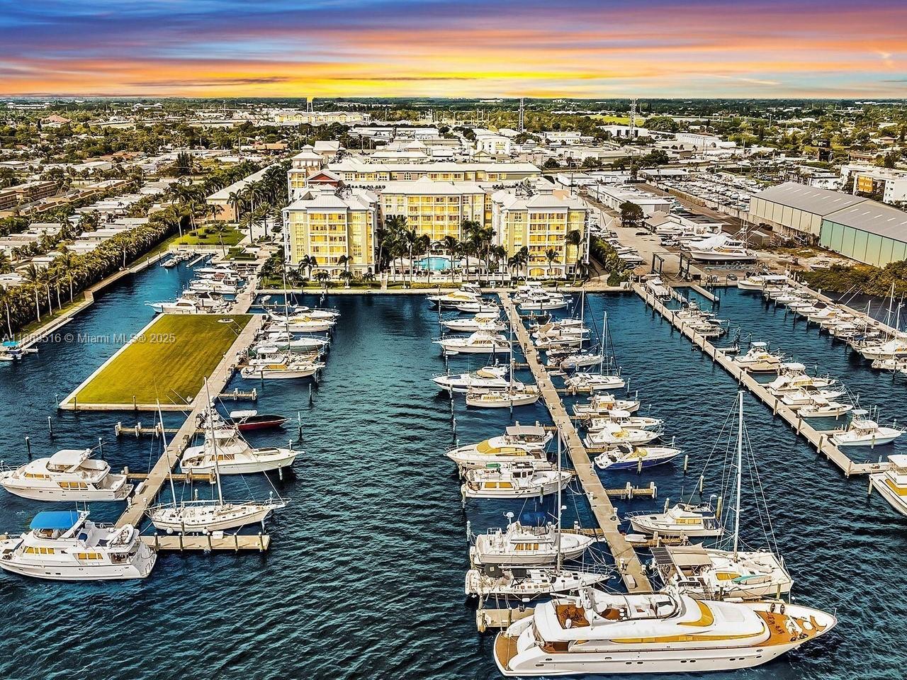 MOORINGS AT LANTANA CONDO - фото