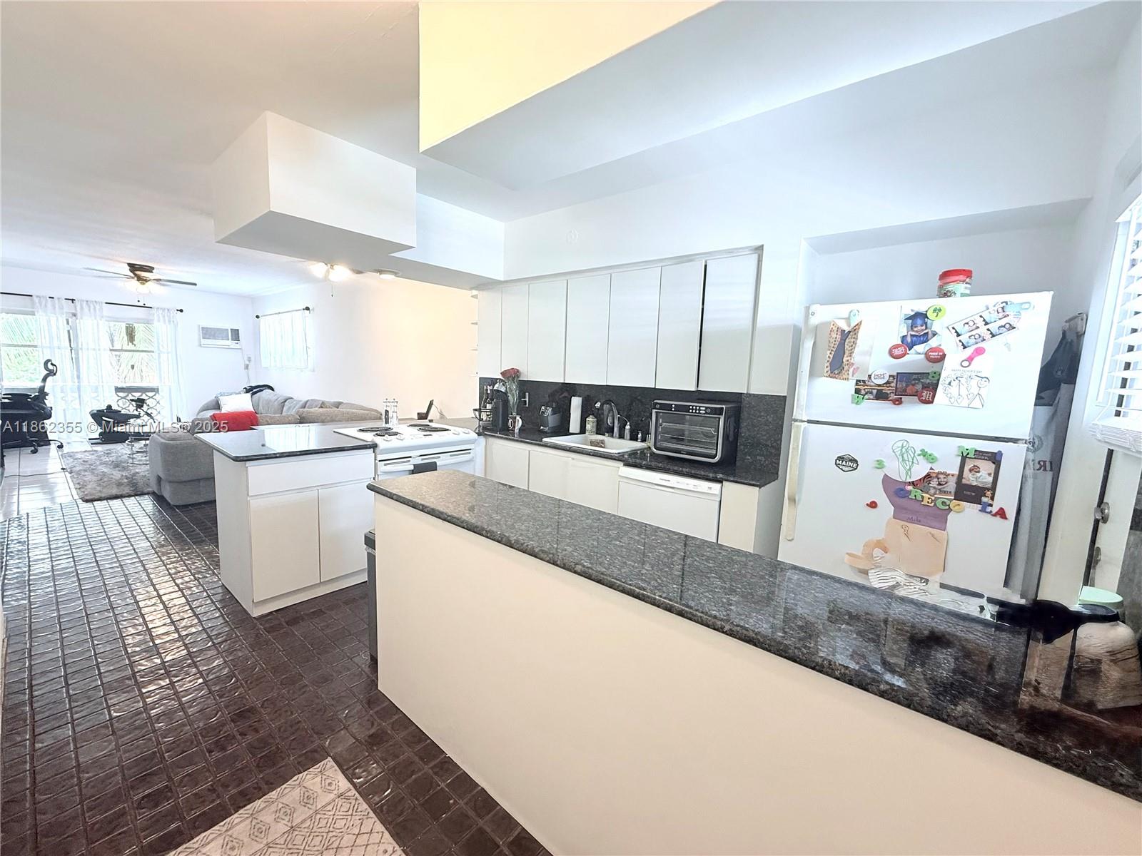 SANTONA CONDO - фото