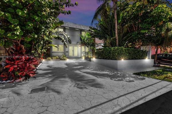 HOLLYWOOD CENTRAL BEACH