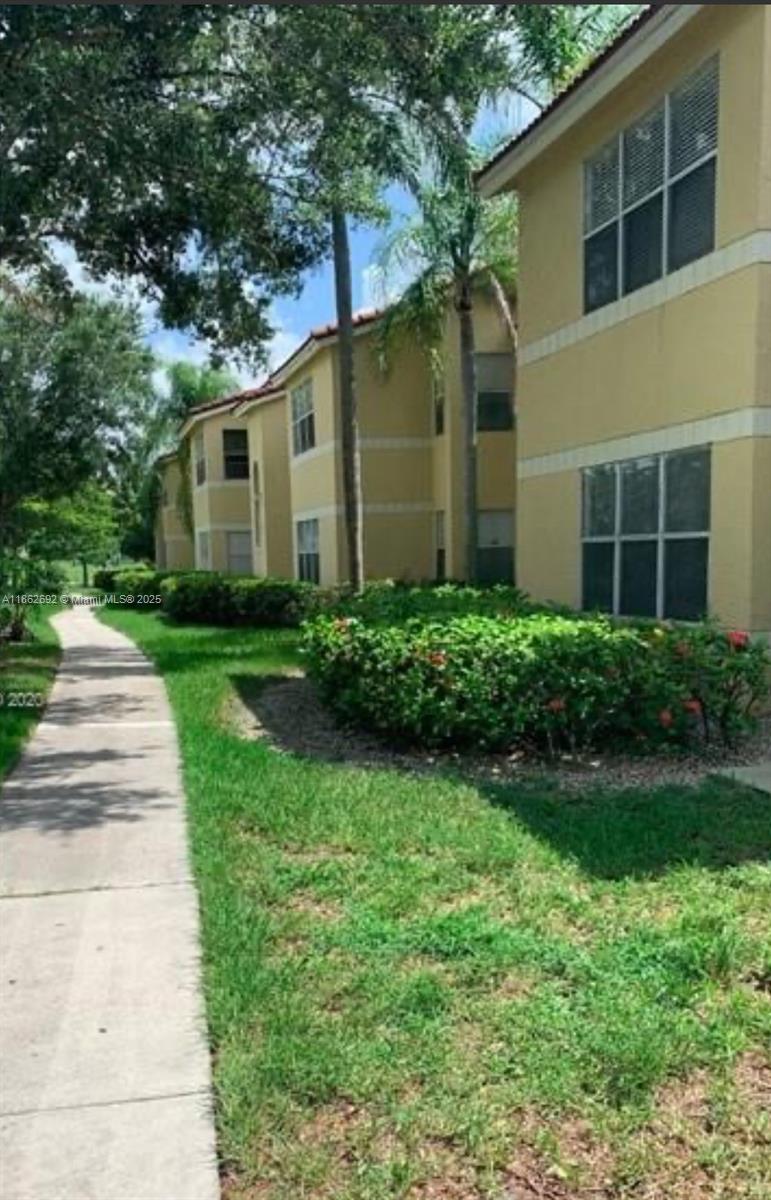 ISLES AT LAGO MAR CONDO - фото