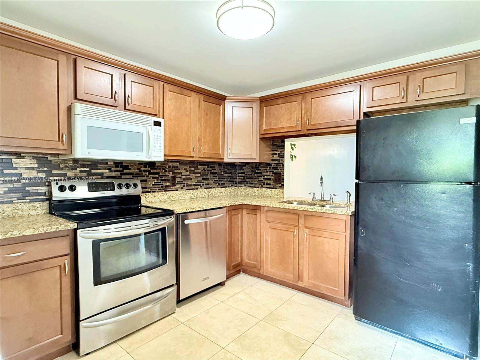 BERKELEY MANOR - фото