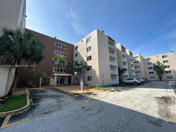 CORAL GATE EAST CONDO