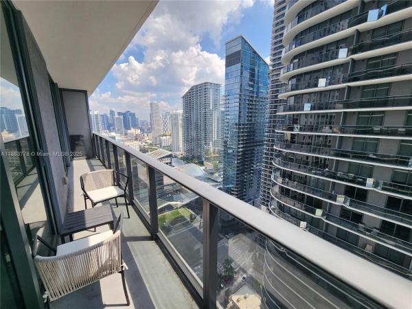 55 SW 9TH ST #3202, MIAMI, FL 33130