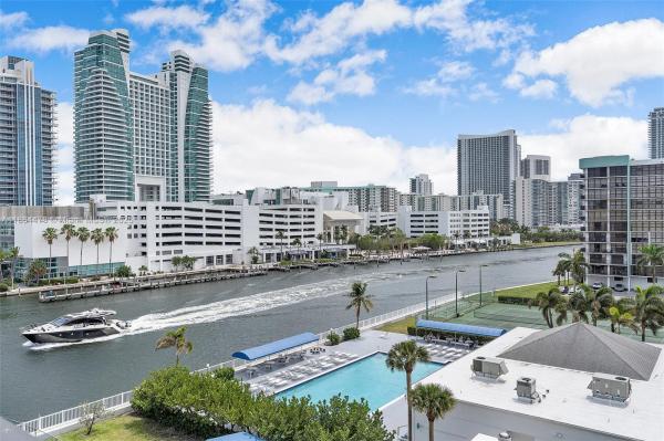 600 PARKVIEW DR #525, HALLANDALE BEACH, FL 33009