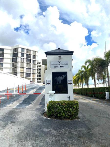 TOWERS OF KENDALE LAKES C