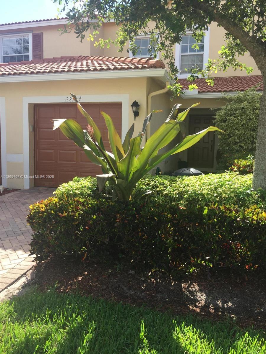 ROYAL WOODS CONDO - фото