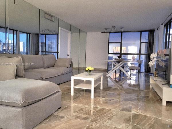 FLAMENCO CONDO TOWER I