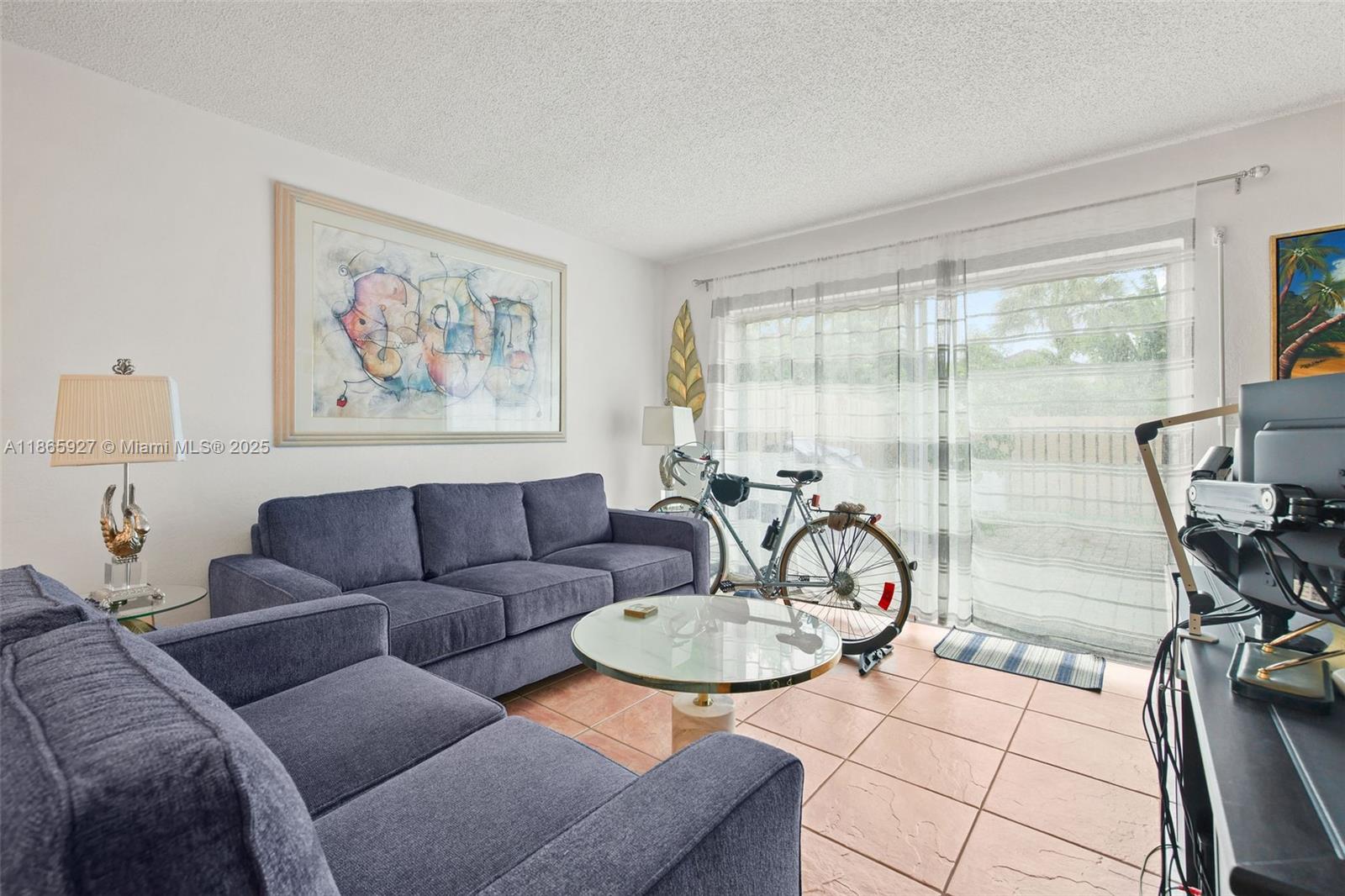 TOWNHOUSE EAST 1 CONDO - фото