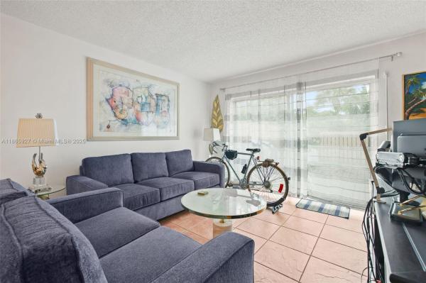 TOWNHOUSE EAST 1 CONDO