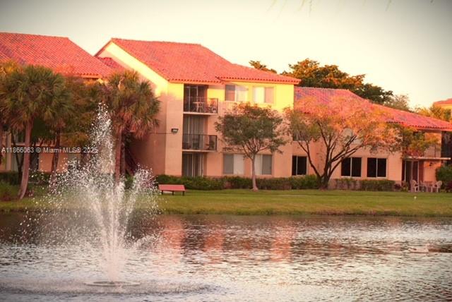 LAKES OF JACARANDA CONDO - фото