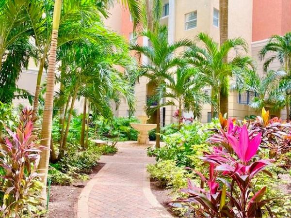 17100 N BAY RD #1112, SUNNY ISLES BEACH, FL 33160