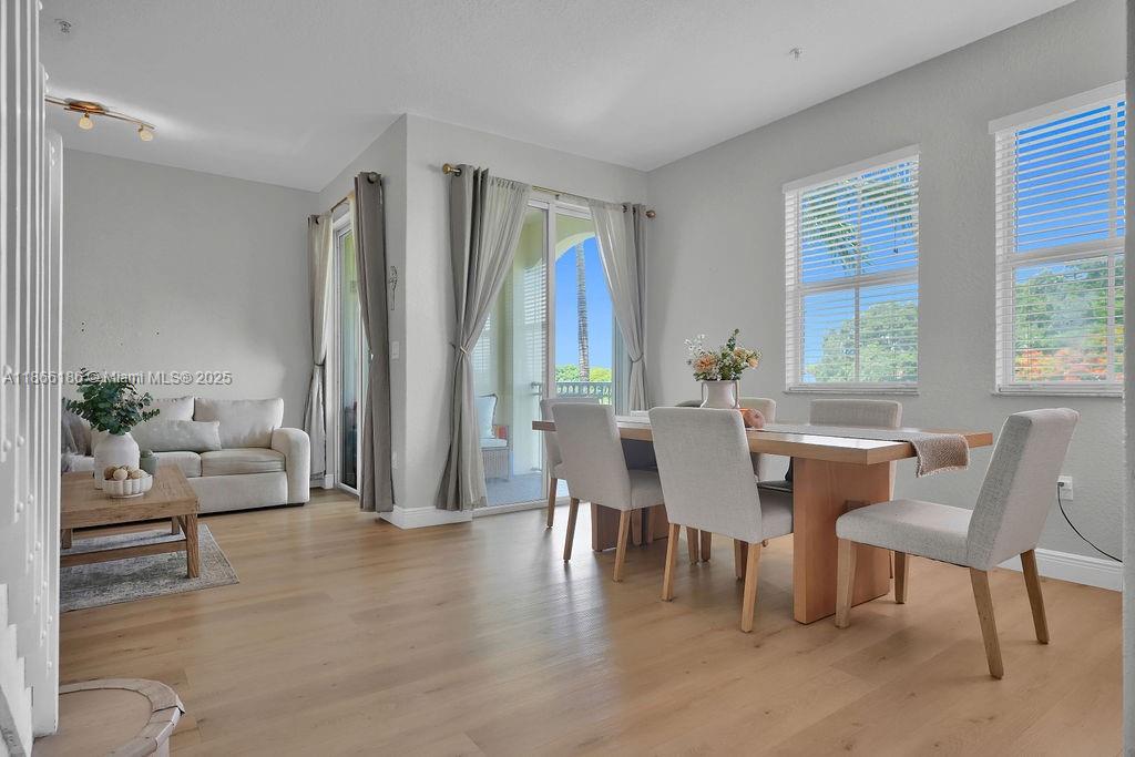 FONTAINBLEAU LAKES COURT - фото