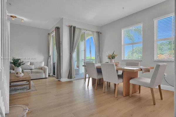 FONTAINBLEAU LAKES COURT