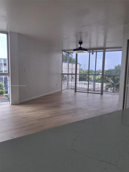 LAS BRISAS@ COUNTRY CLUB