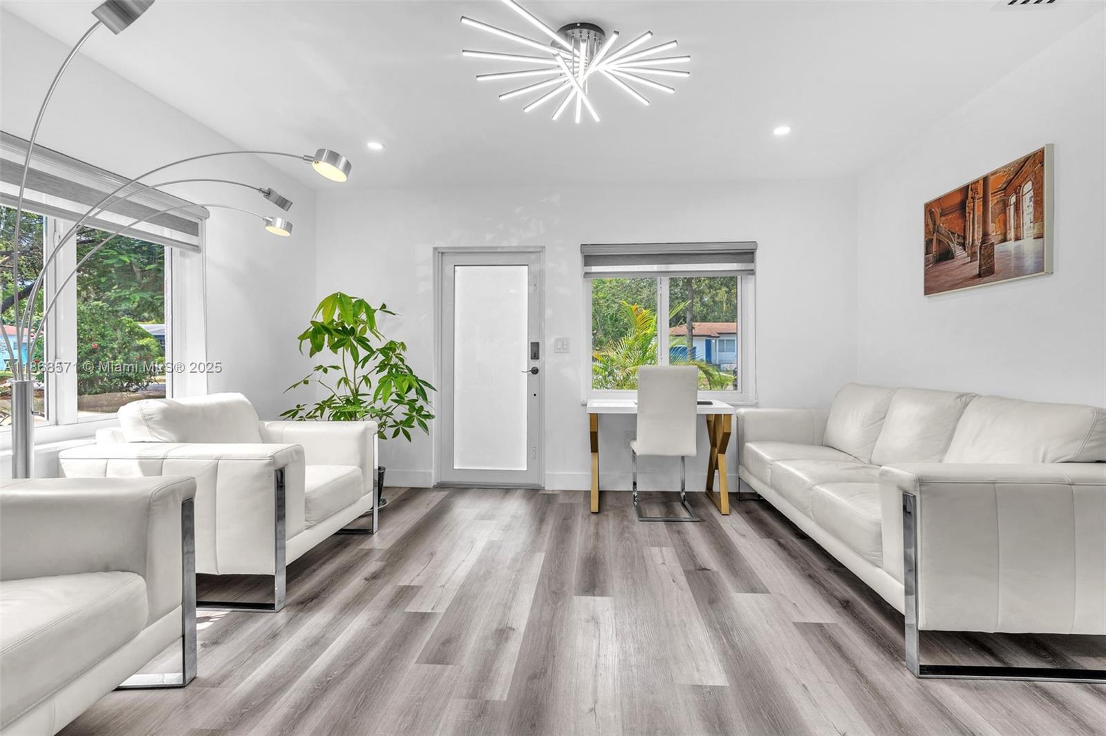 IRONS MANOR 2ND ADDN - фото