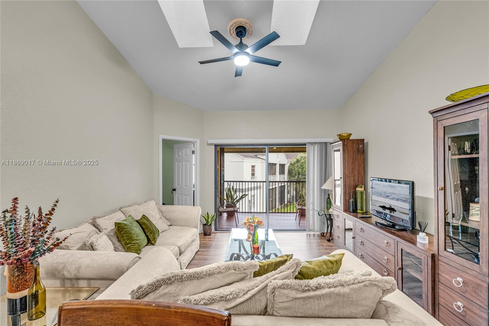 CIRCLE VILLAS (THE) CONDO - фото