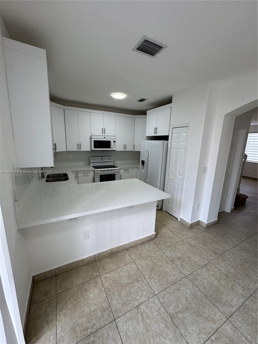 SHOMA TOWNHOMES AT KEYSCO - фото