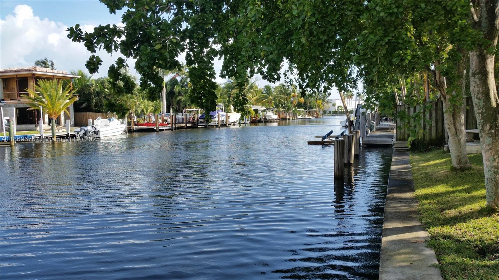 CORAL POINT - фото