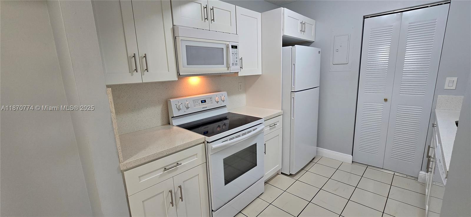 SOLEIL LAKE CONDOMINIUM - фото