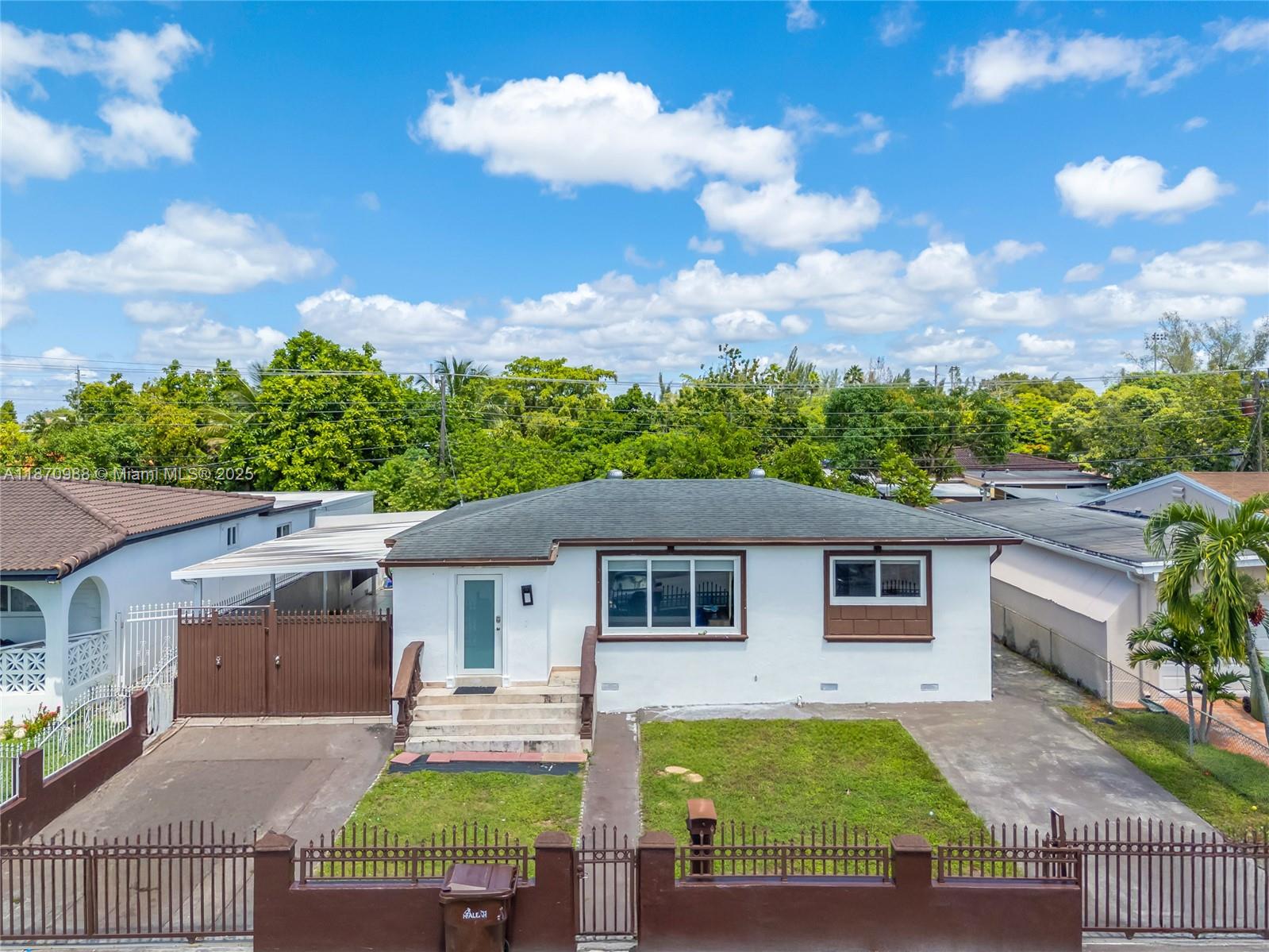 PALM ESTATES - фото