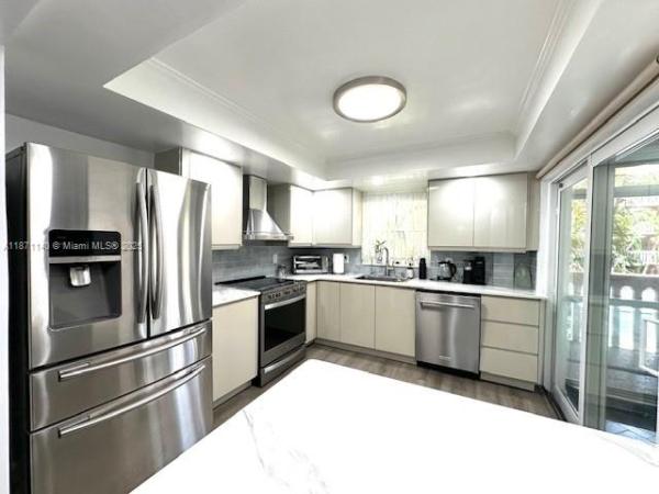 ELDORADO PLAZA WEST CONDO